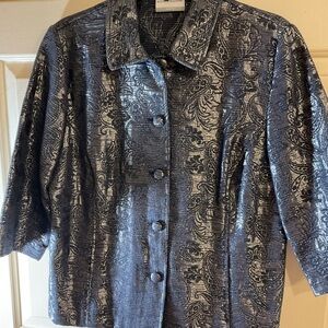 ALFRED DUNNER ELEGANT SILVER METALLIC BLUE COLORED JACKET SHIMMERS 12P 40”chest